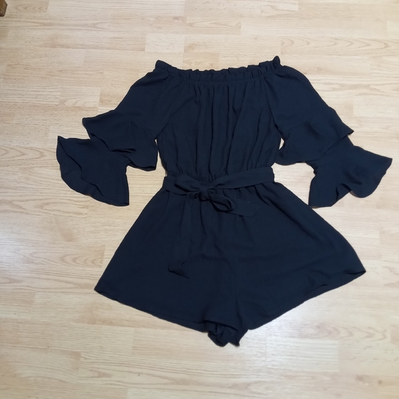 Excellent used condition romper - Picture 1 of 5